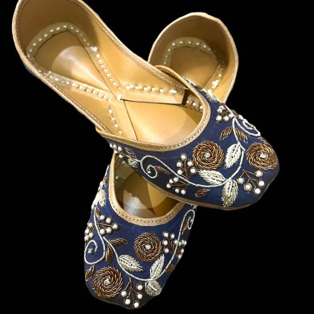 Traditional Handmade  Punjabi Jutti ( US size 7 to 9 available)